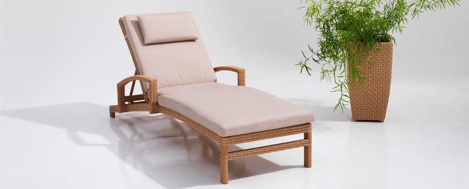 Baku Lounger