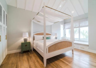 White four poster bed - bali luxury villa