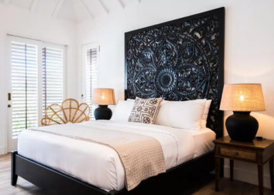 Carved Headboard bed - bali luxury villa