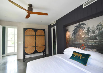 bedroom with chicken eye - bali luxury villa
